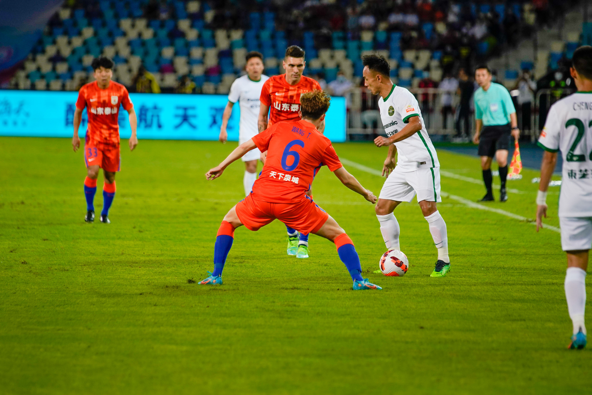 体育中超：博拉尼奥斯梅开二度 申花3-1重庆
